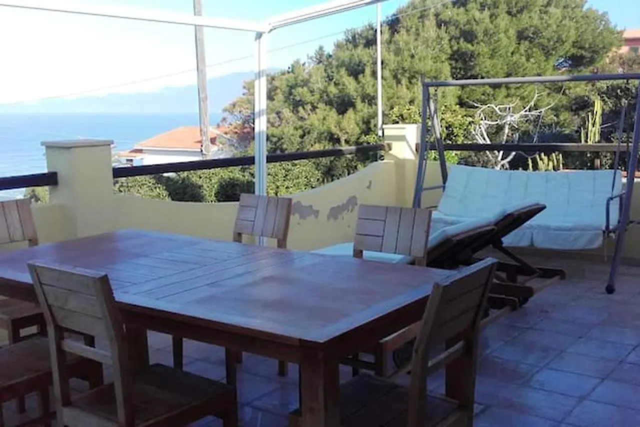 Elegant Villa In Magomadas With Sea View Itália